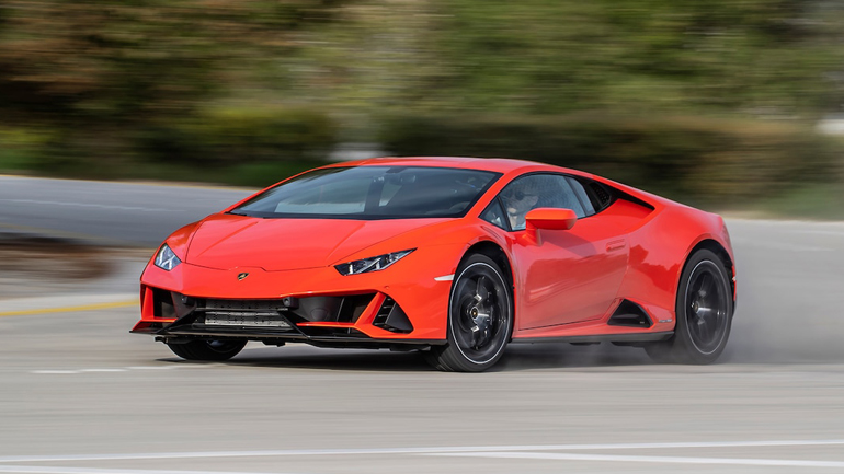 Δείτε πώς ντριφτάρει η Lamborghini Huracan Evo
